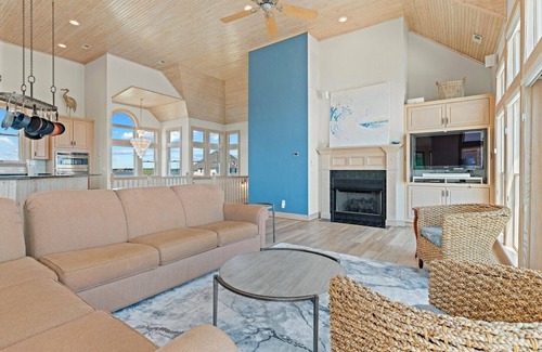 Manteo House | Ballast Point 50 - A Vacationer's Dream on Million Dollar Row