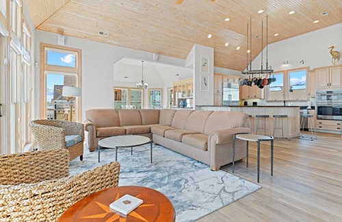 Manteo House | Ballast Point 50 - A Vacationer's Dream on Million Dollar Row