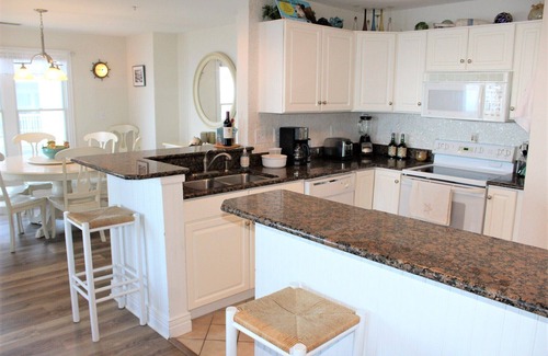 Manteo Condo | Ballast Point Villa 1322, Dog-Friendly Corner Unit!