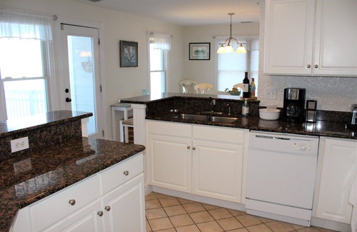 Manteo Condo | Ballast Point Villa 1322, Dog-Friendly Corner Unit!