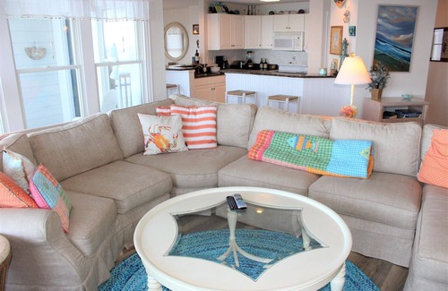 Manteo Condo | Ballast Point Villa 1322, Dog-Friendly Corner Unit!