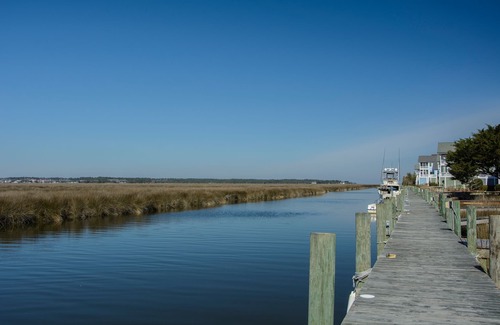 Manteo House | Ballast Point Villa 85: Comfortable and casual elegance sums up this Pirate's Co