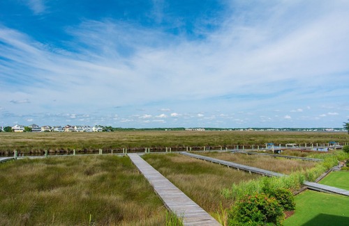 Manteo House | Ballast Point Villa 85: Comfortable and casual elegance sums up this Pirate's Co