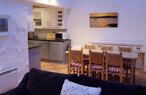 Ballyvaughan Cottage | Ballyvaughan Cottage No 3 - a bungalow that sleeps 7 guests in 3 bedrooms