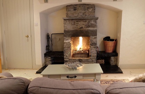 Ballyvaughan Cottage | Ballyvaughan No 15 - a bungalow that sleeps 7 guests in 3 bedrooms