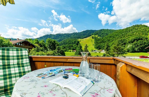 Unterwoessen Apartment | Balsberg Südost apartment with 2 bedrooms and large balcony with mountain views