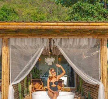 Haad Sang Wan Hotel | Bamboo Beachfront Koh Larn Island