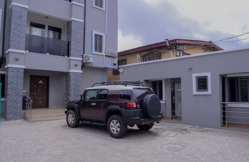 Surulere Apartment | Bamgbose Apartments - Sleeps 4 - Parking - WiFi