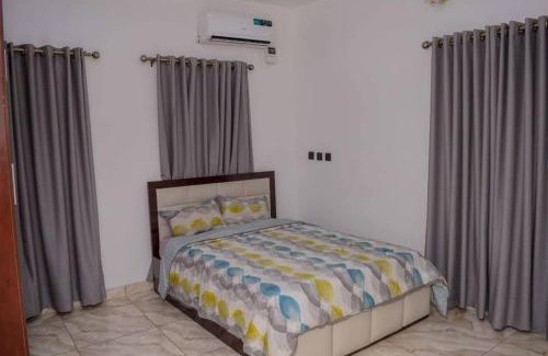 Surulere Apartment | Bamgbose Apartments - Sleeps 2 - Parking - Balcony