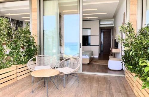 Kfardebian Hotel | Banana Leaf Beachfront Exotic Room in Batroun