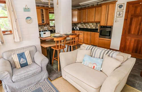 Newport Cottage | BANC Y CAPEL, family friendly in Newport, Pembrokeshire
