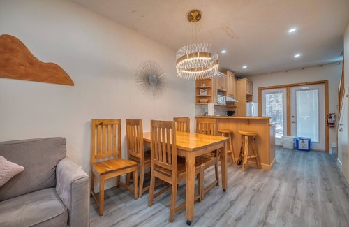 Harvie Heights House | Banff woods lodge