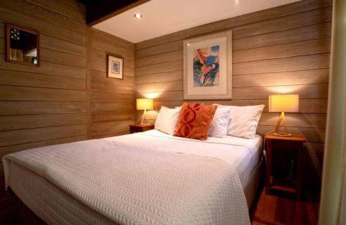 Mission Beach House | Banfield No 2 - Absolute Beachfront Bungalow