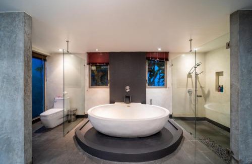 Choeng Thale Villa | Bang Tao 6-bedroom large private pool modern Balinese style leisure holiday villa BBQ family group the park