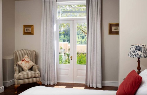 Cape Winelands Bed & Breakfast | Banhoek Corner Guesthouse