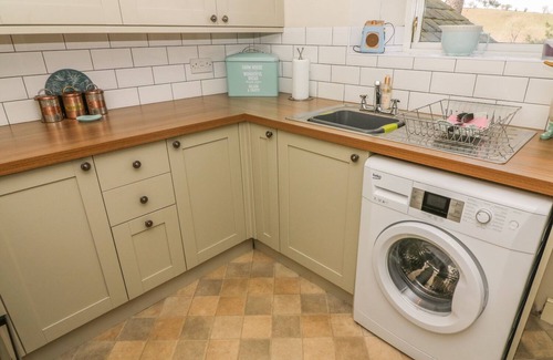 Ingleton Cottage | BANK END COTTAGE, pet friendly, character holiday cottage in Ingleton