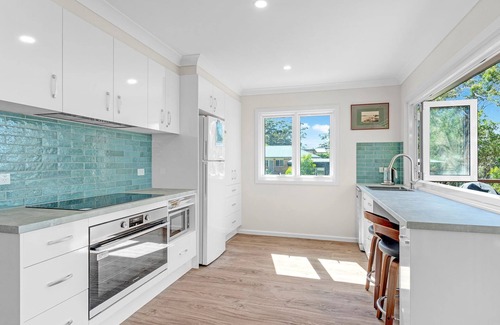 Sanctuary Point House | Banksia House allows you to surround yourself with nature in this serene piece of paradise