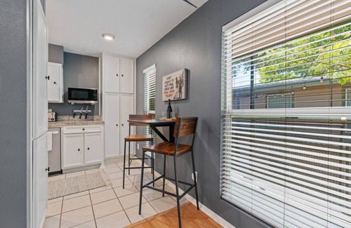 Zilker Apartment | Banksy Bungalow in Zilker close to Downtown