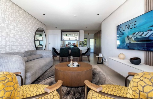 Sea Point Apartment | Bantry Bay Alanda - Modern Apt with Sea Views