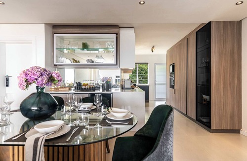 Sea Point Apartment | Bantry Bay Alanda - Modern Apt with Sea Views