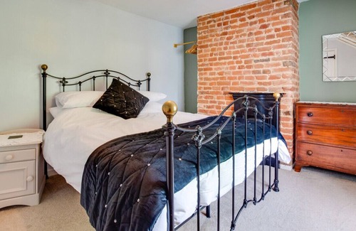 Reepham House | Bar Lane Cottage - Three Bedroom House, Sleeps 5