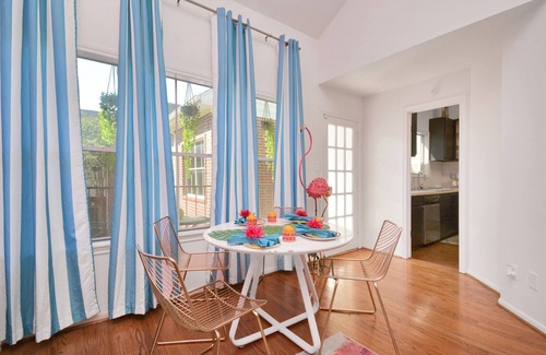 Neartown House | BARBIE’S WORLD DOWNTOWN/MONTROSE/MUSEUM DIST