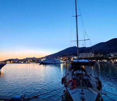 Formia Boat Rental | Barca a vela 12 metri Boat & Breakfast