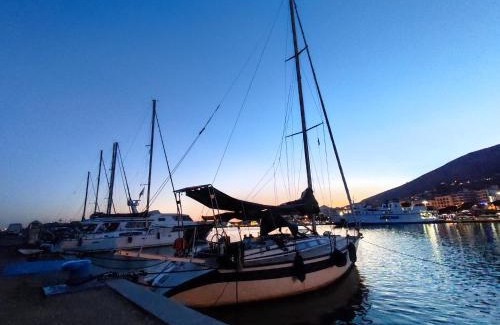 Formia Boat Rental | Barca a vela 12 metri Boat & Breakfast