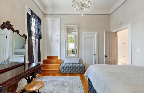 Ashland Apartment | Barclay Klum House by WanderLodges