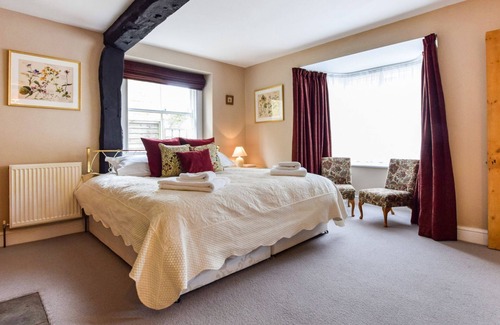 Winchcombe Other | Barebones Farm - sleeps 14 guests in 7 bedrooms