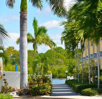 Indian Shores Resort | Barefoot Beach Resort