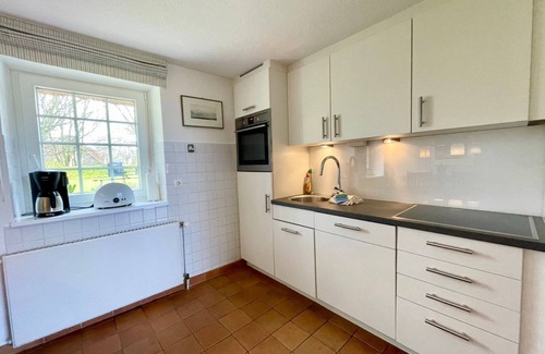 Großmorsum Apartment | Barn, 110sqm for up to 6 people - Old Frisian house