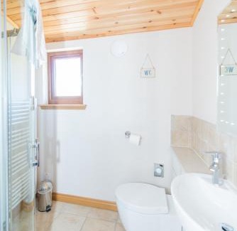 Cupar Ski Chalet | Barn Lodge with Hot Tub