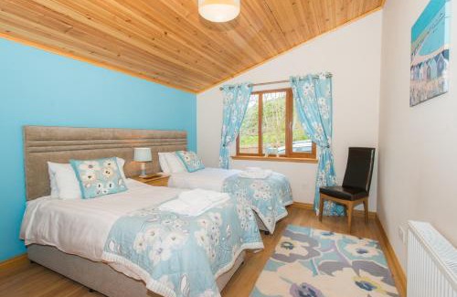 Cupar Ski Chalet | Barn Lodge with Hot Tub