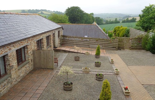 Liskeard Cottage | Barn Owl, 6 miles to Looe & dog friendly Seaton Beach, country retreat (1 BR)
