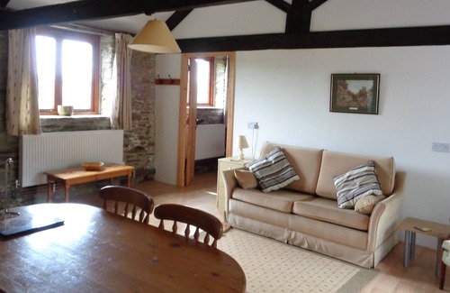 Liskeard Cottage | Barn Owl, 6 miles to Looe & dog friendly Seaton Beach, country retreat (1 BR)