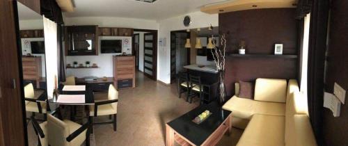 Korostetetlen House | Barna Bár Motel&Apartman
