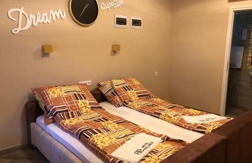 Korostetetlen House | Barna Bár Motel&Apartman