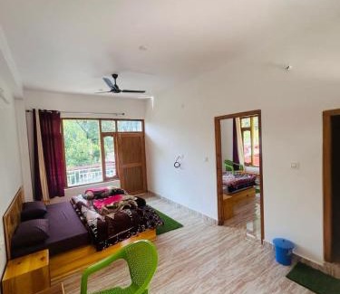 Barot Hotel | Barot Palace River side