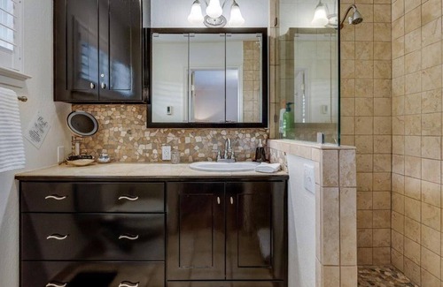 Healdsburg House | Barrel House--Located in the Heart of Dry Creek Valley!