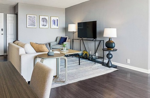 Fort Wayne Apartment | Barsala l 1BD, Professionally managed and cleaned with stylish kitchen
