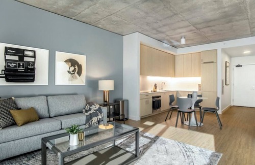Indianapolis Apartment | Barsala l Fully-furnished 2BD at Lake Castleton Apartments