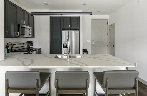 Northside Apartment | Barsala l Modern 1BD in Houston’s East Downtown District