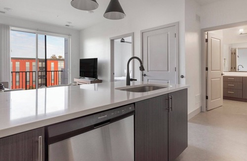 Richmond Apartment | Barsala l Spacious 2BD with fitness center & sparkling pool