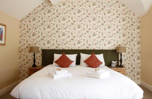 Lychpit Hotel | Bartons Mill Pub and Dining