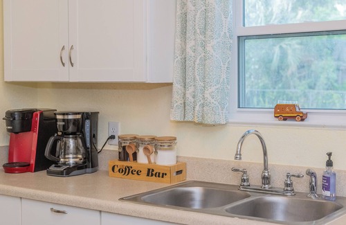 Bartow House | Bartow Oaks Oasis - Close to Downtown - Sleeps 7!