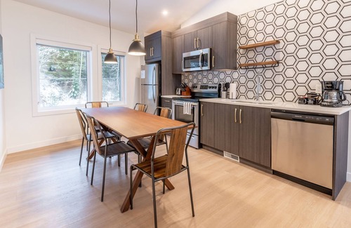 Revelstoke Hotel | Basecamp Resorts Revelstoke I Four Bedroom Suite