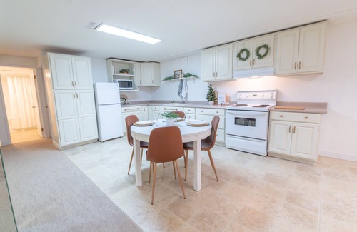 Steinbach Apartment | Basement Suite in Steinbachnn