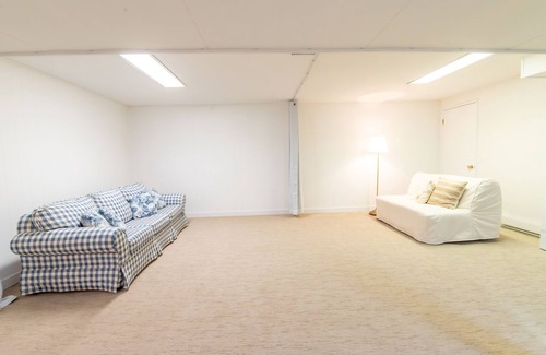 Steinbach Apartment | Basement Suite in Steinbachnn