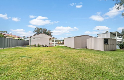 Erowal Bay House | Basin Escape - short walk to the waters edge.